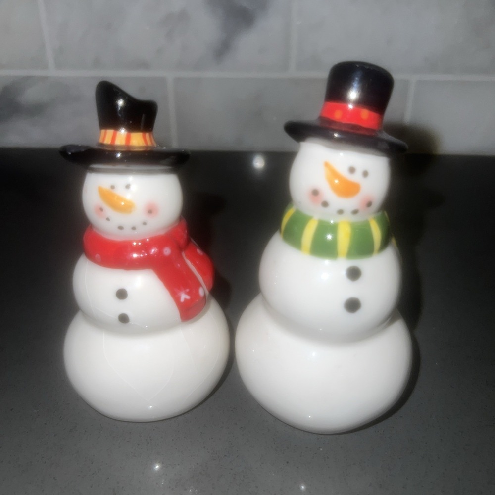 HOLIDAY SNOWMEN SALT & PEPPER SHAKERS